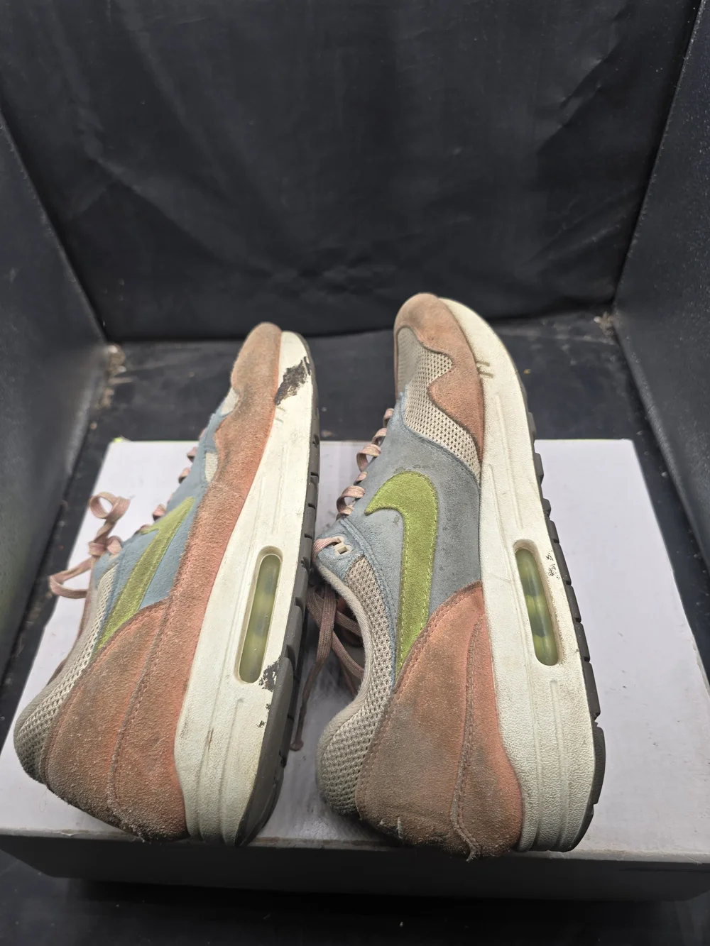 Nike Low-Top Sneakers in‎ Beige, Light Blue & Pink with Lime Swoosh